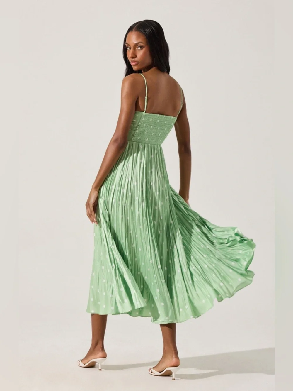 ASTR The Label Maeve Printed Pleated Midi Dress in Mint Polka Dot M - Picture 5 of 6